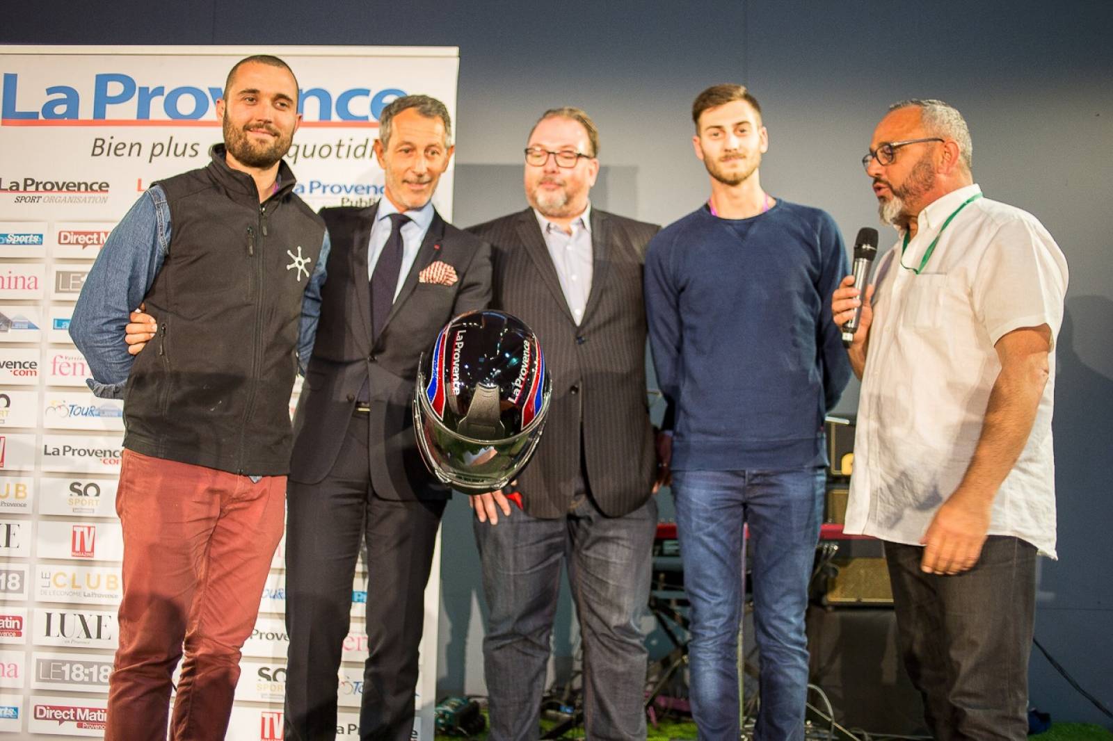 De gauche à droite, Jean-Christophe Roig (L'Antirouille), Mr Claude Perrier (PDG de La Provence), Mr Cyril Vrain (Patron de la concession Station 7 et BMW Moto Store Docks), Mr Yoan Metz (L'Antirouille)