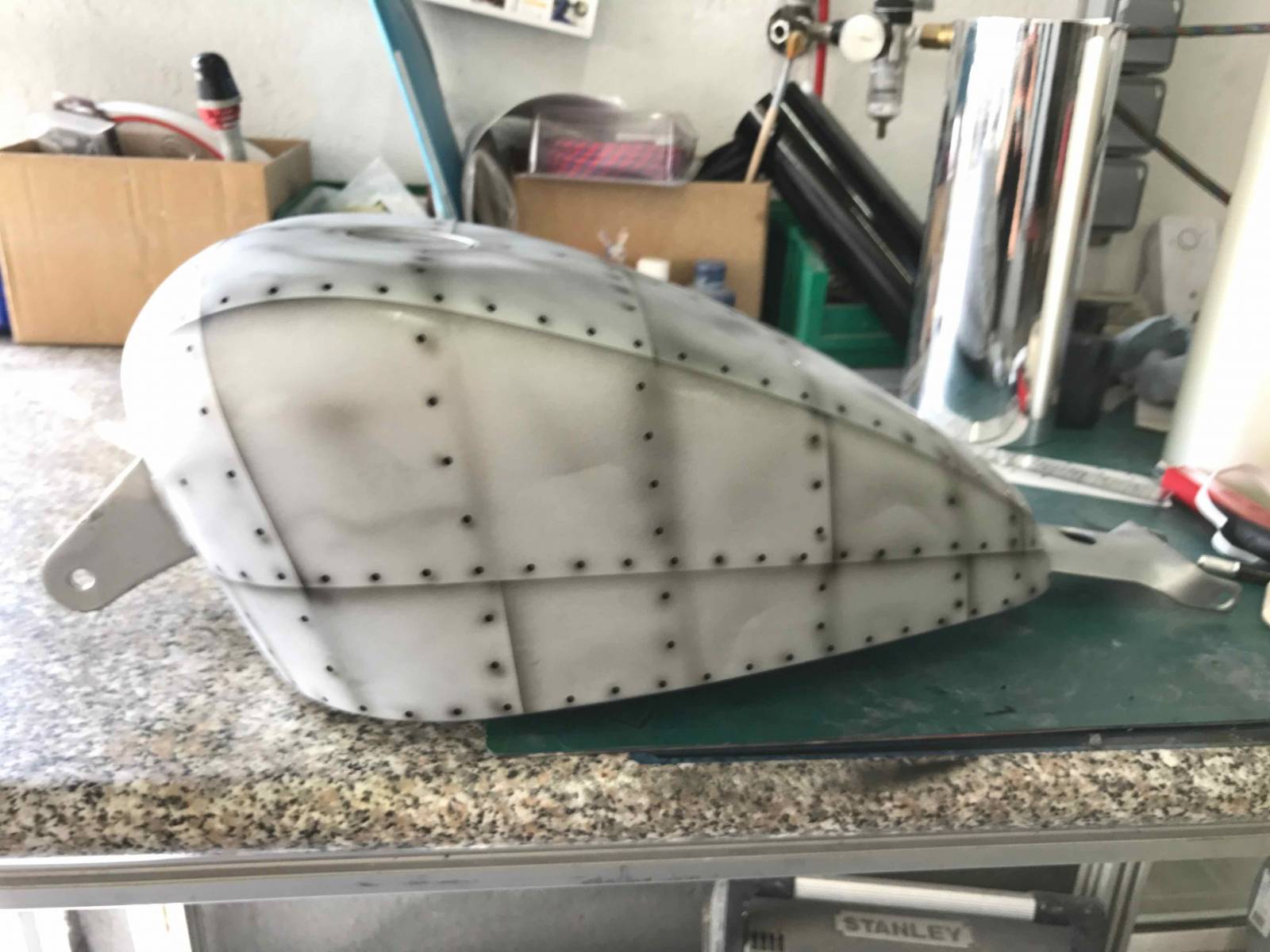 Réservoir Harley 48 avec les faux rivets