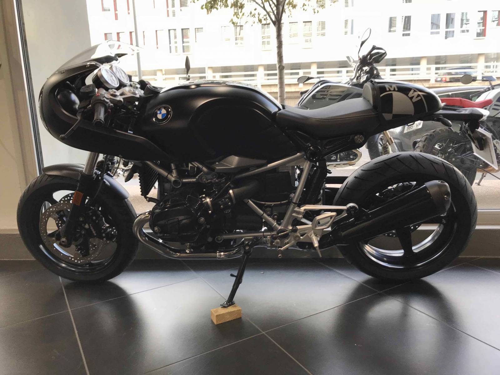 BMW Nine T racer custom