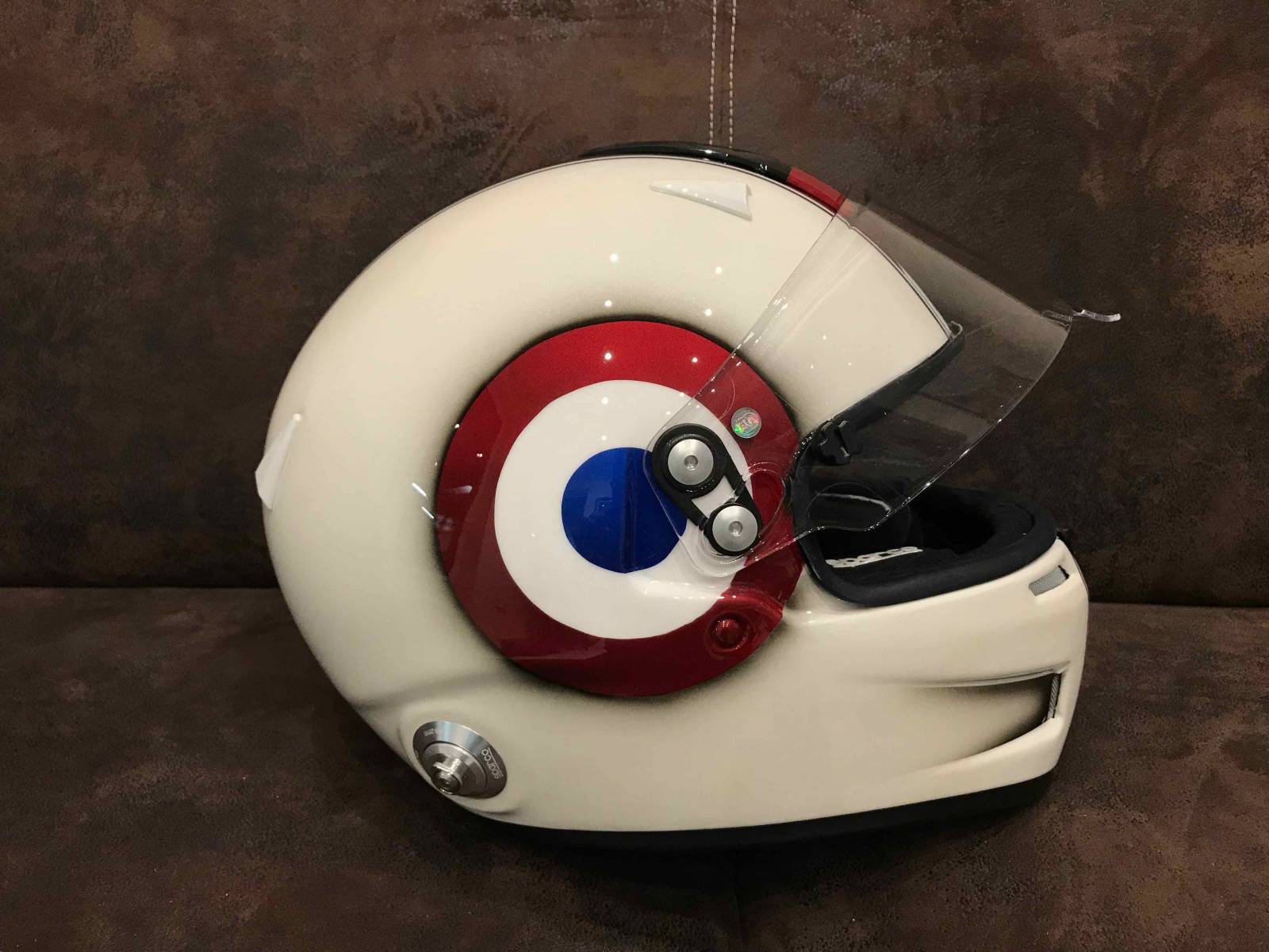 Peinture aérographe casque pilote