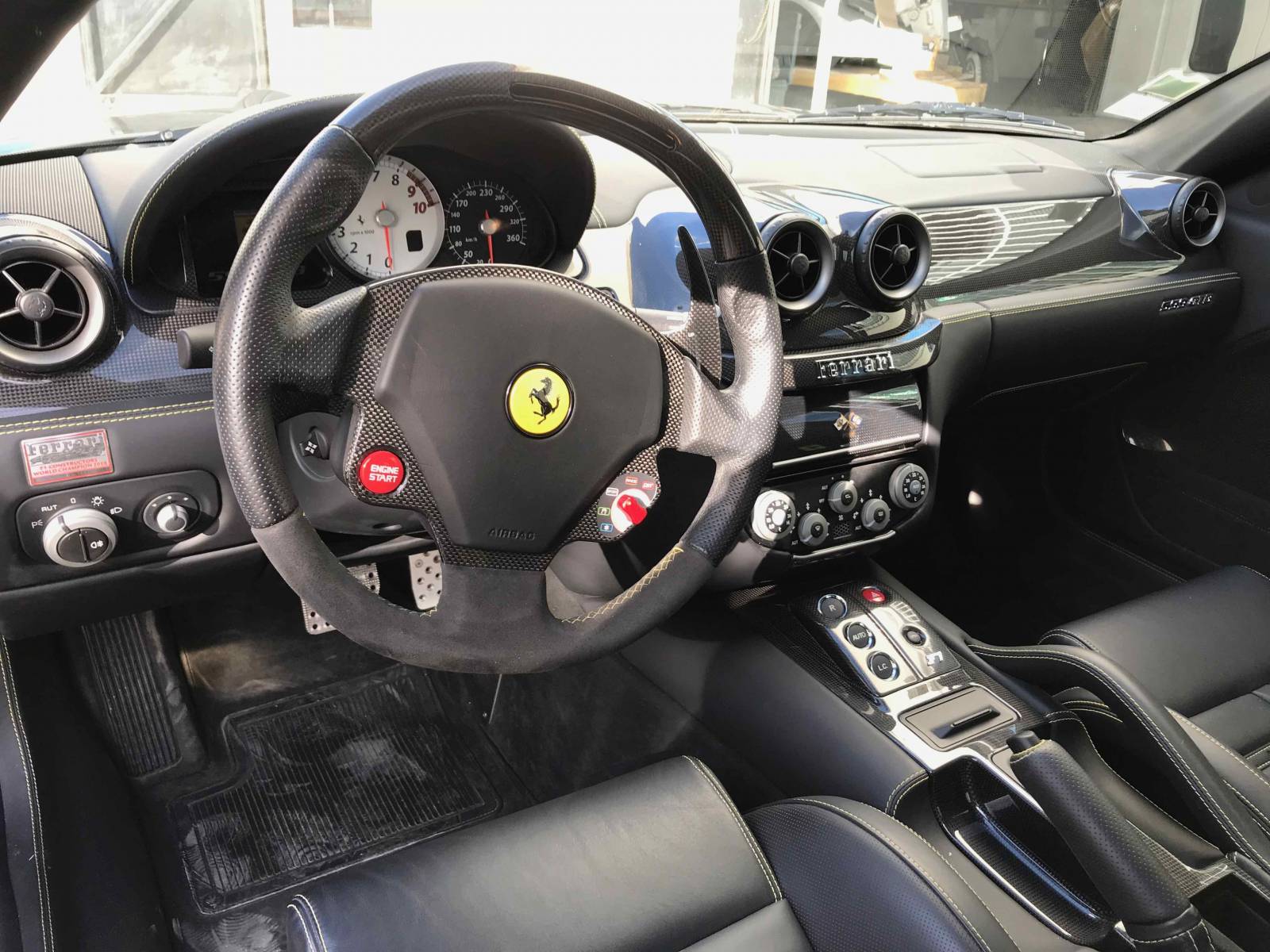 Peinture carrosserie vehicule luxe Marseille