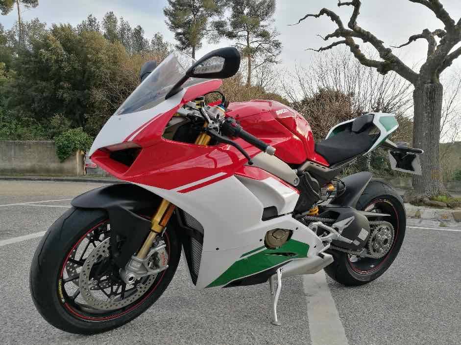 Ducati RSV4 customisé à la Ciotat