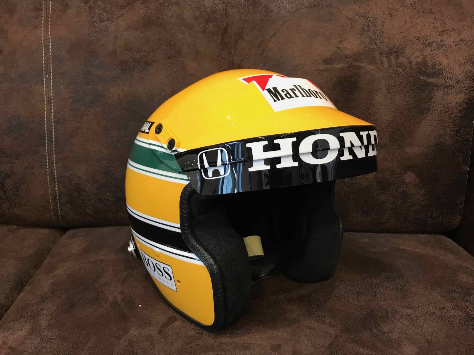 Peinture replique casque Ayton Senna PACA