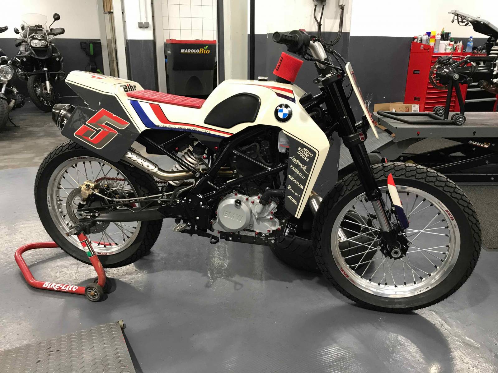 Peinture moto résevoir Marseille