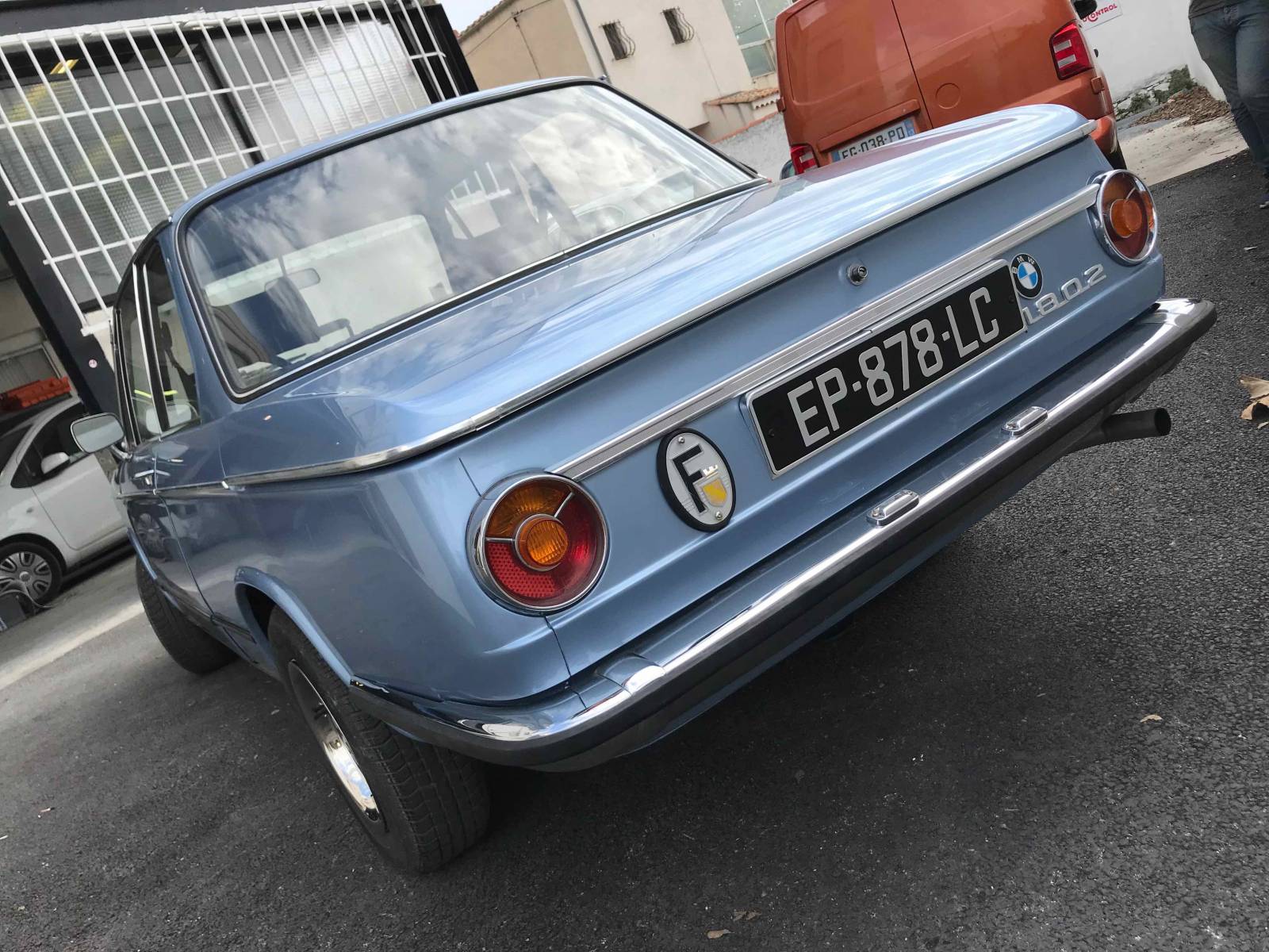 Restauration vieille voiture à La Ciotat