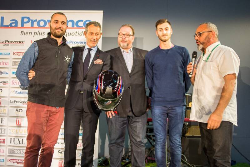 De gauche à droite, Jean-Christophe Roig (L'Antirouille), Mr Claude Perrier (PDG de La Provence), Mr Cyril Vrain (Patron de la concession Station 7 et BMW Moto Store Docks), Mr Yoan Metz (L'Antirouille)