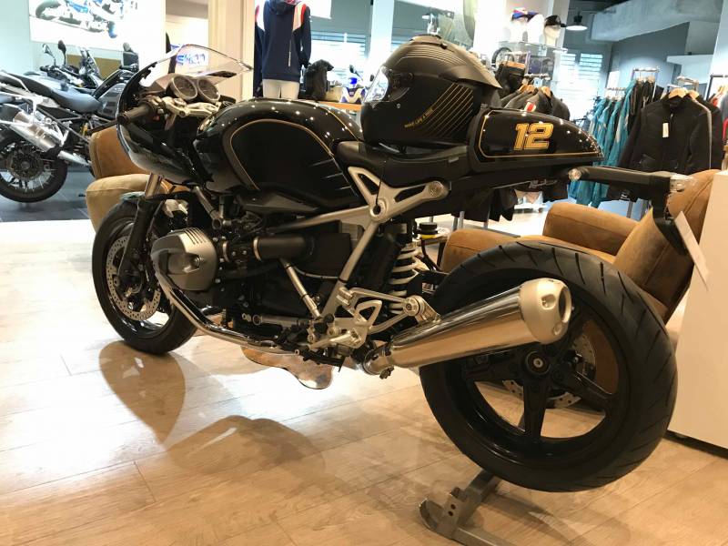 Moto Store Docks Nine T racer Ayrton Senna