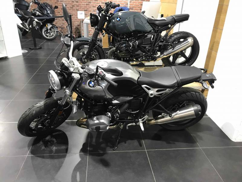 Peinture chrome moto BMW