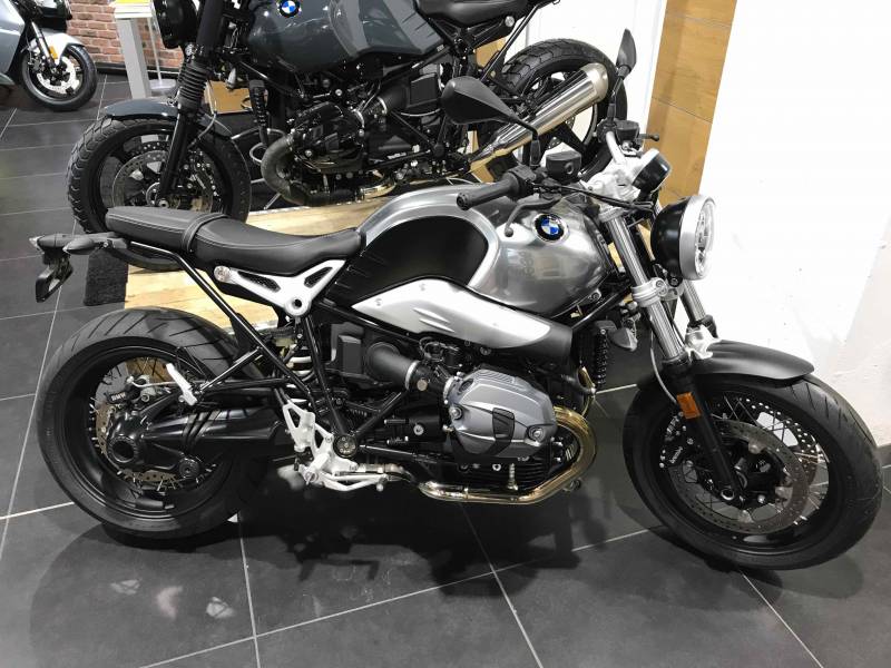 Peinture chrome moto