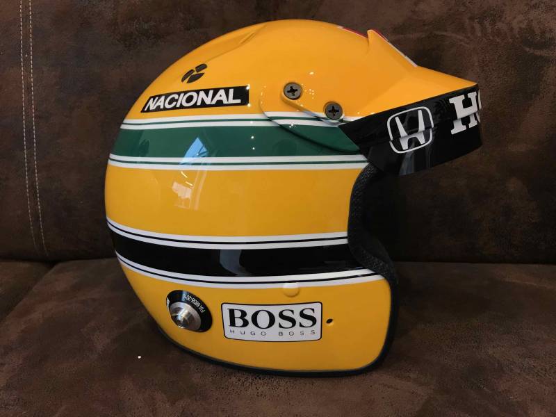 Peinture aerographe casque Ayrton Senna