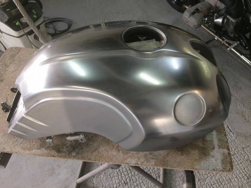 lustrage réservoir avant brossage